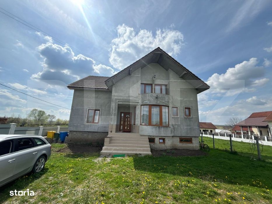 Casa de vanzare, 5 camere, 300 mp + curte de 1000 mp, Bistrita