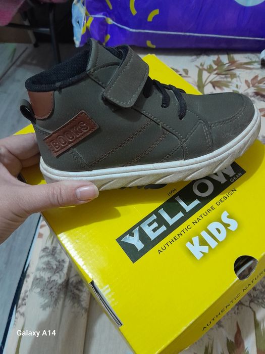 Кроссовки детские, в идеальном состоянии.  29 размер.