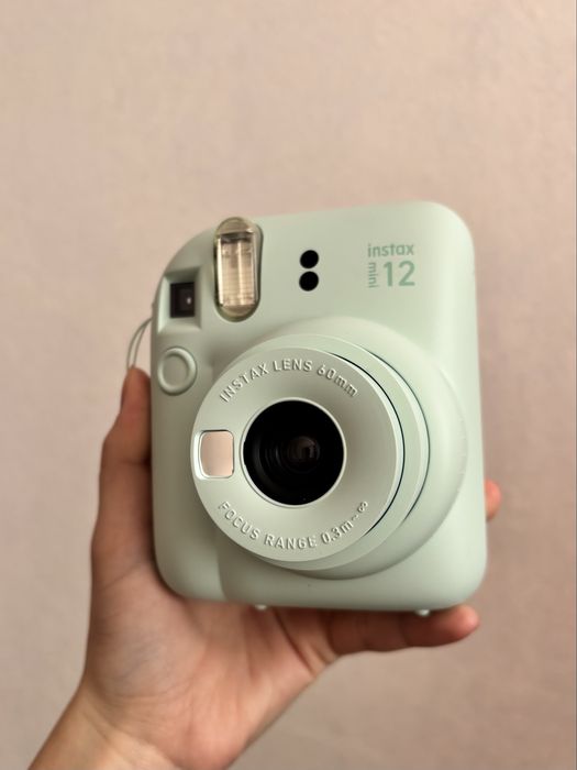 продается instax mini 12