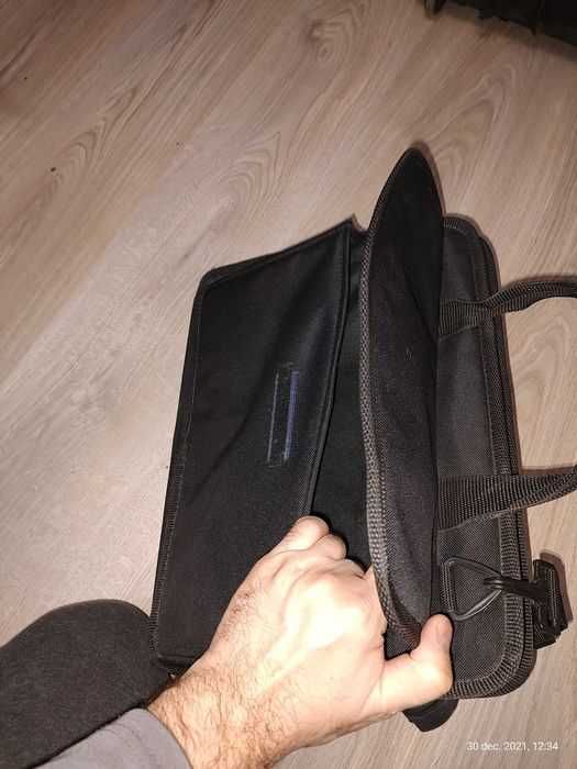 Geanta solida de laptop cu 4 compartimente