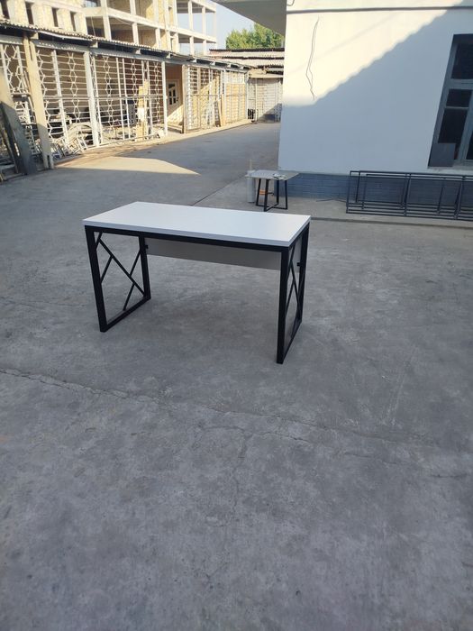 Рабочий стол из лофта