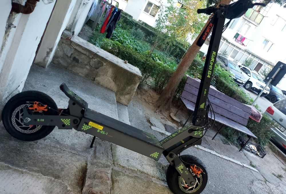 Vand trotineta electrica KUKIRIN G4 ,  2026,  în garanție, cu factura ,cutie  și incarcator original.Cadou geanta originala KUKIRIN