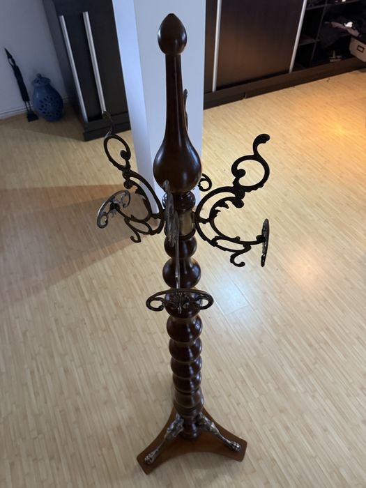 Cuier din lemn masiv