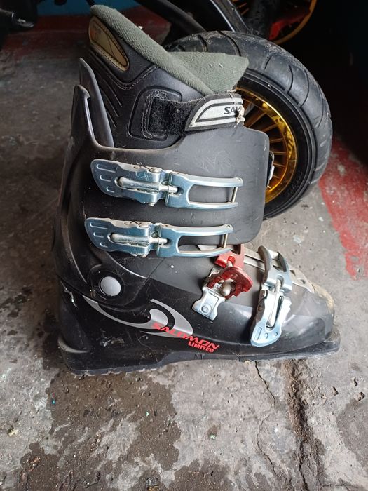 Продам лыжные ботинки