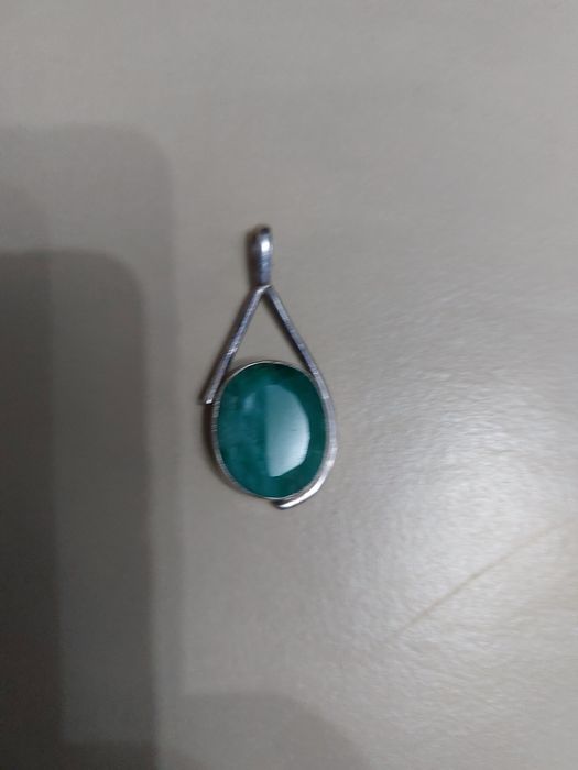 Vând pandant superb din argint 925 si smarald.