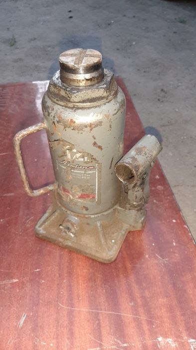 Продам домкрат. 11000тг