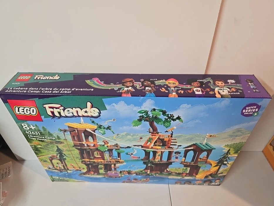 SIGILAT! LEGO Friends Casa din copac din tabara de aventuri 42631