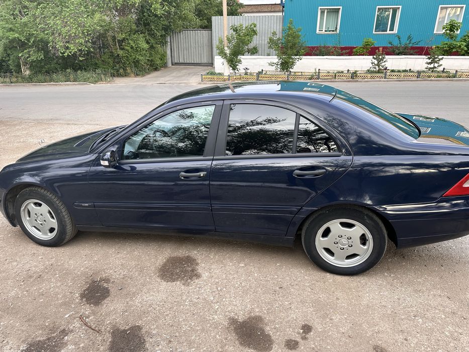 Продам мерс в отличном состояний.