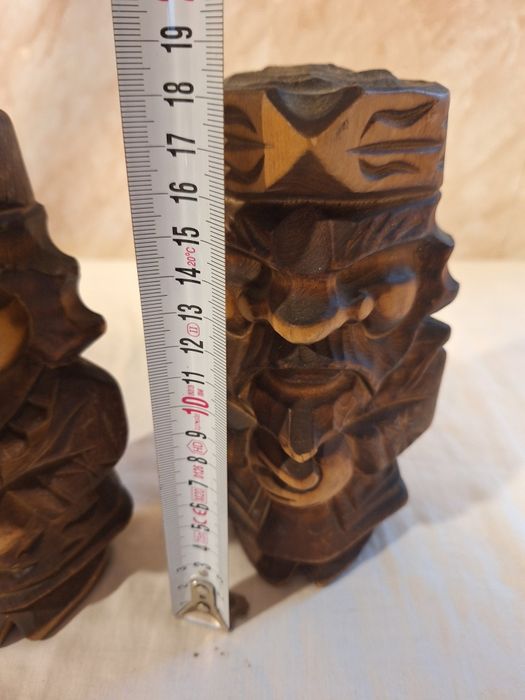 Дървени фигури от екзотично дърво