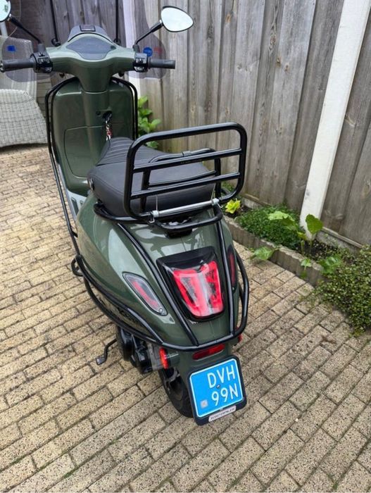 Vespa Sprint District Green