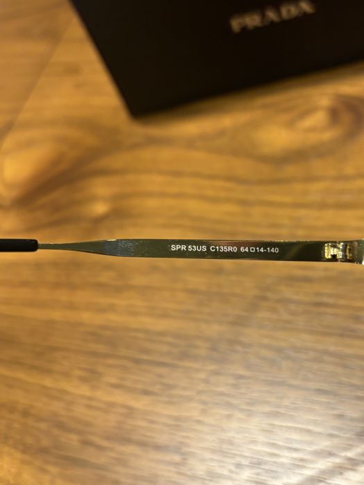 Дамски слънчеви очила-Prada