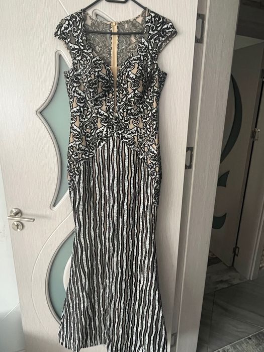 Официална рокля