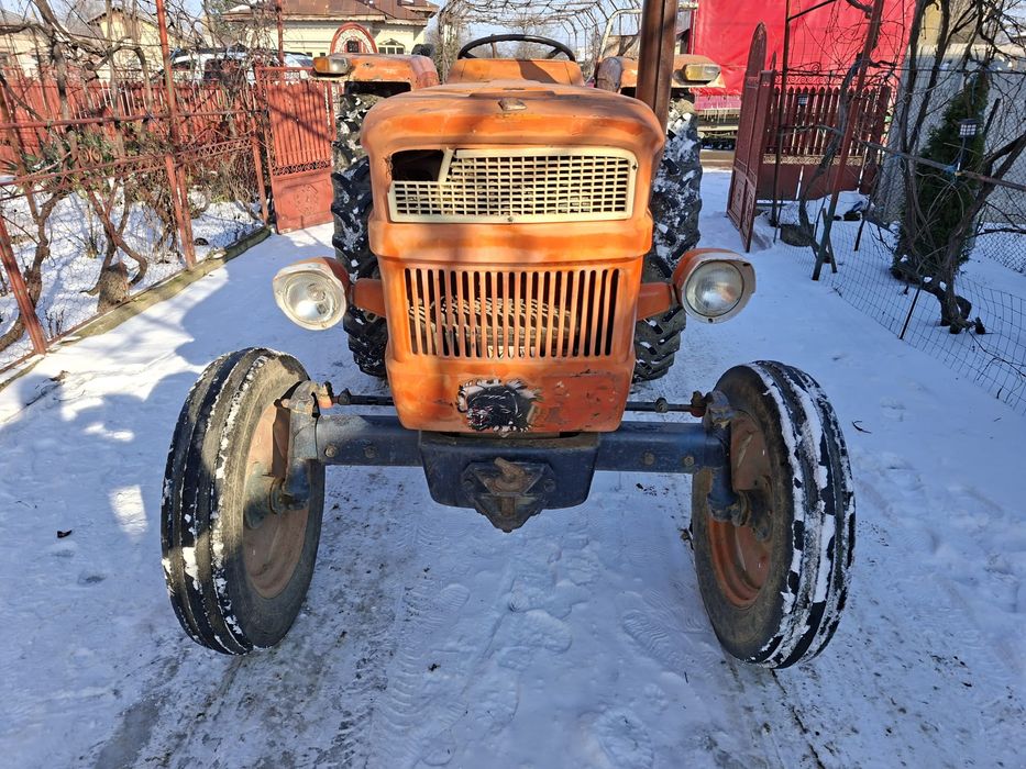 Vând tractor fiat 550
