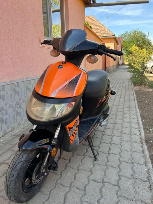 Vând Scuter 49cc