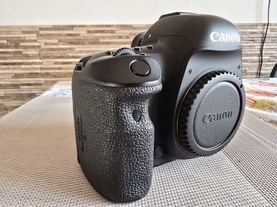 Vand aparat foto professional Canon 5d mk IV