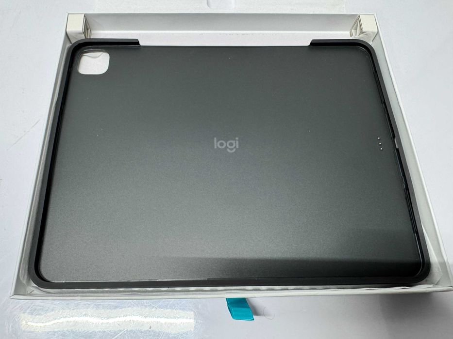 Клавиатура - Logitech Combo Touch iPad Pro 13-inch (M4)