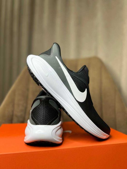 Nike REVOLUTION 8 мужские кроссовки на лето РАЗМЕР 39,40,42,43