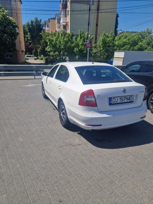 Vând skoda octavia 2011