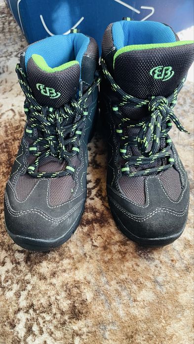 Чисто нови топли обувки