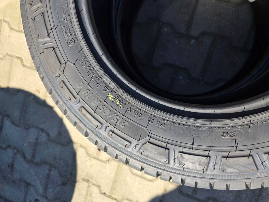 2x 215 65 16c 109/107T Michelin Agilis 3
