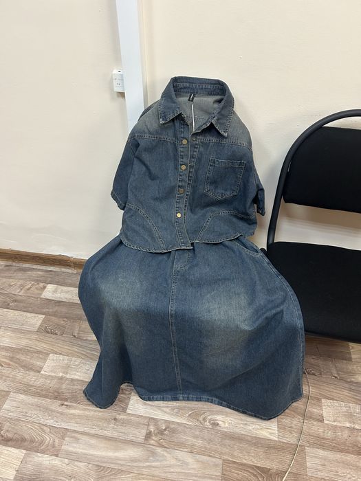 Срочно продается джинсовый костюм