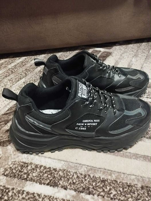 Мъжки,нови снийкъри