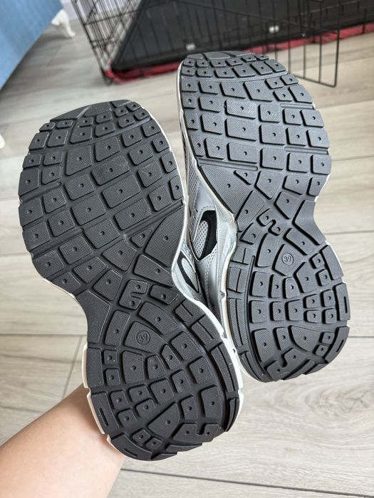 Кроссовки новые 38 размер