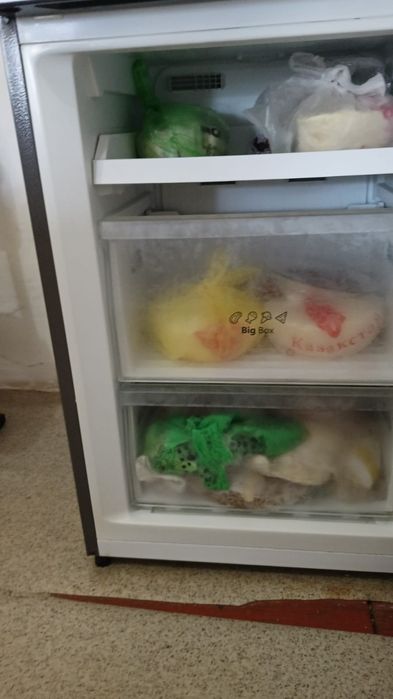 Холодильник hisens