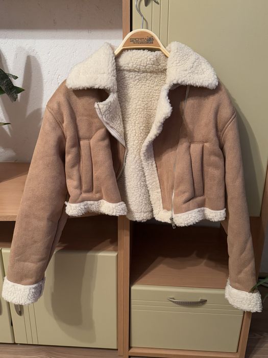 Преходно кафяво яке