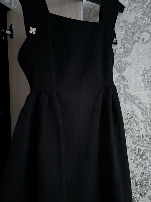Чёрное вечернее платье