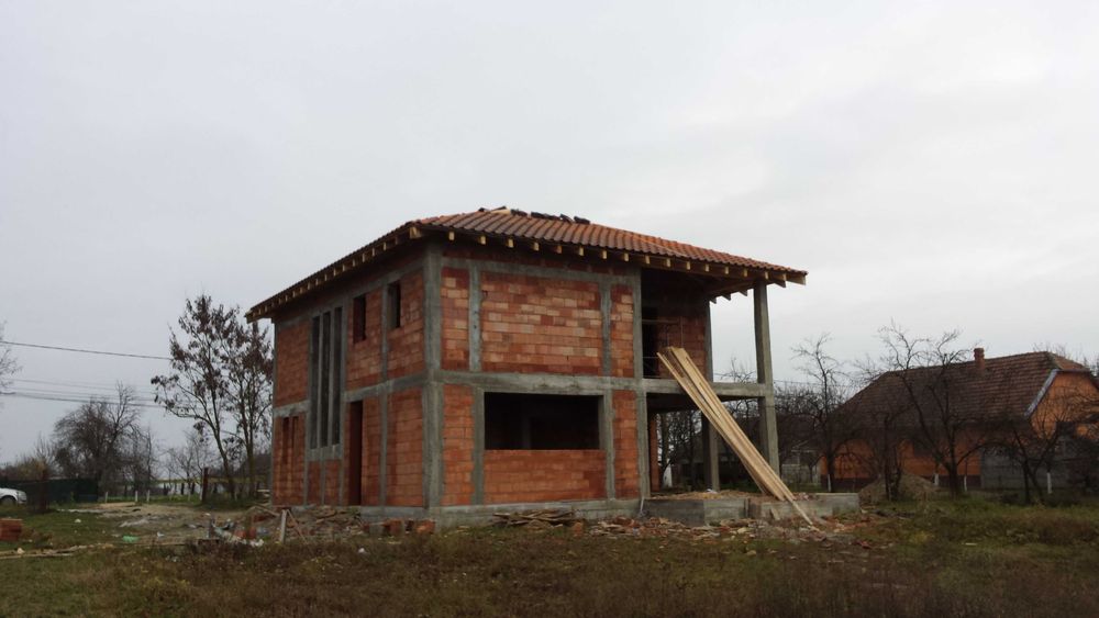 Construim case la roșu, respectând fiecare etapă corect