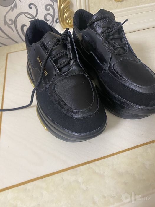 Krossovki jenskiye Balmain 38