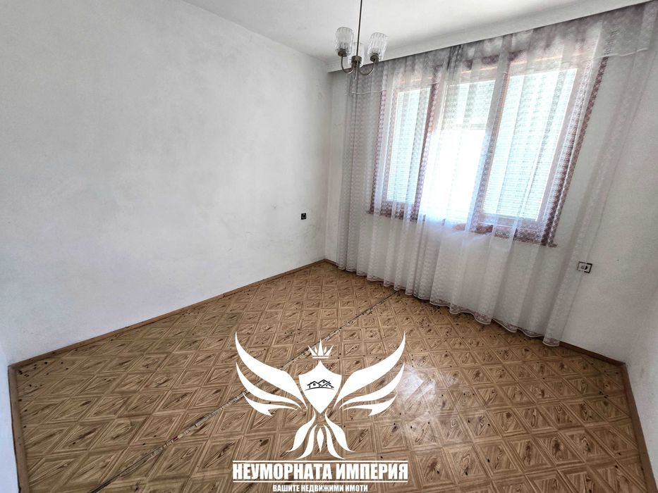 Двуетажна къща с постройки 320РЗП с 1430кв. двор село Конуш