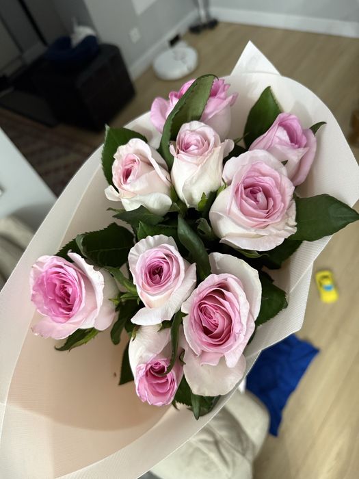 Продам свежий букет из 9 роз