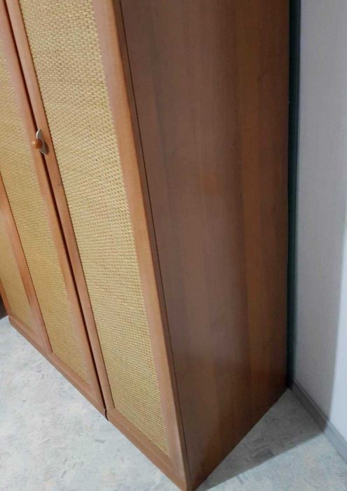 Шкаф плательный трехдверный