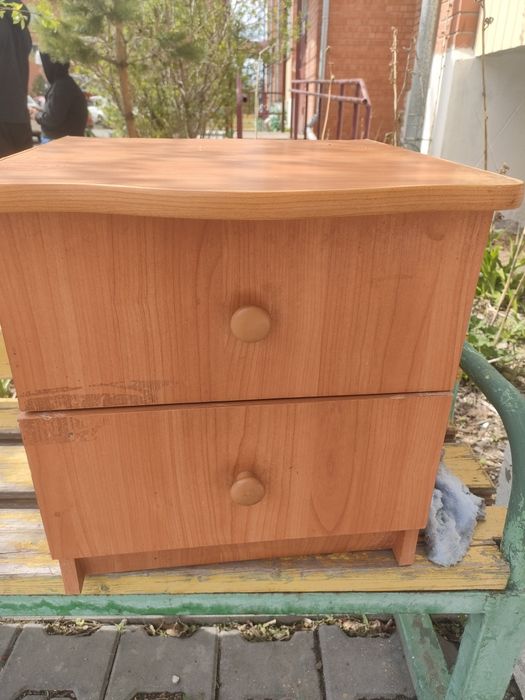 Тумбочка прикроватная