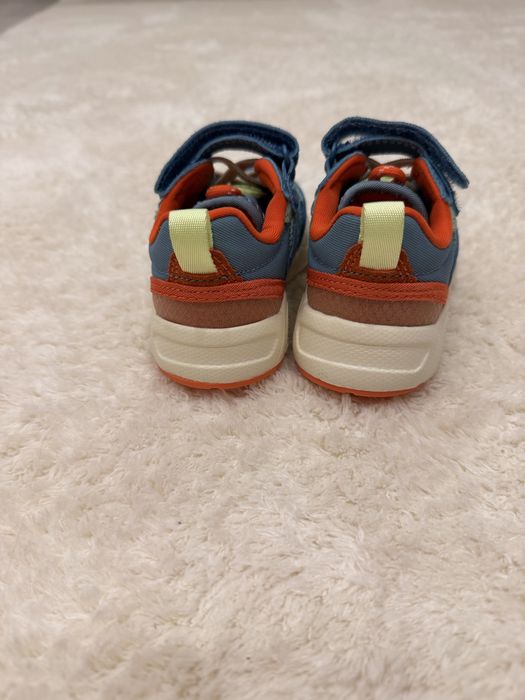 Детские кроссовки