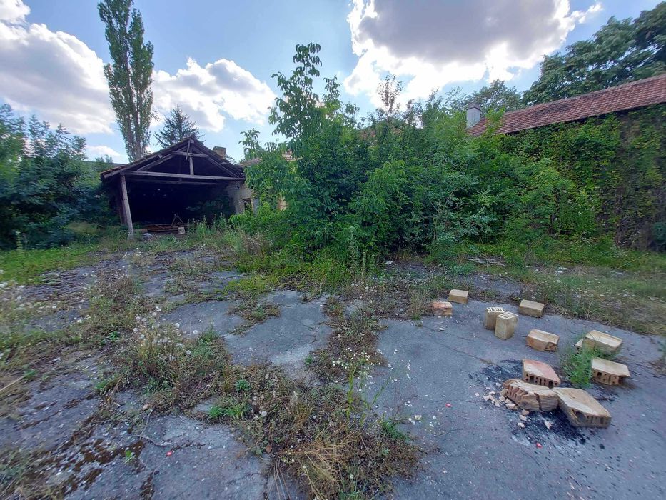 Търговски комплекс, с.Руец