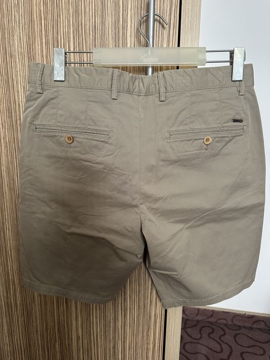 Pantaloni scurti