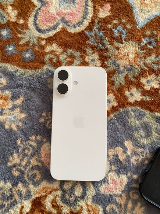 Айфон 16,128 гб,