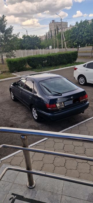 Тойота Карина е 1.6