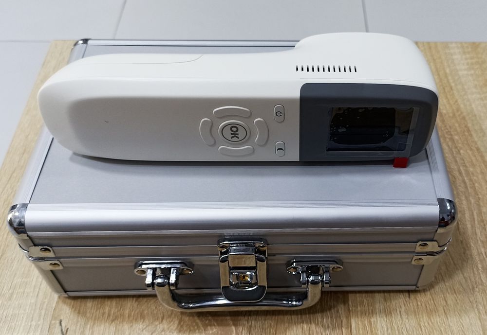 Веновизор / Инфракрасный прибор для обнаружения венозных сосудов.