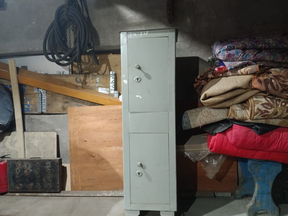 Продам сейф 40х40х126