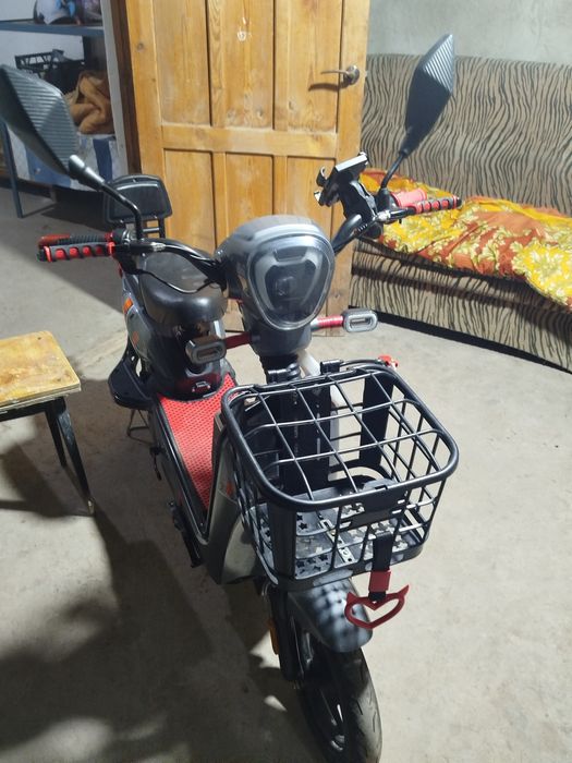 В продаже скутор 777