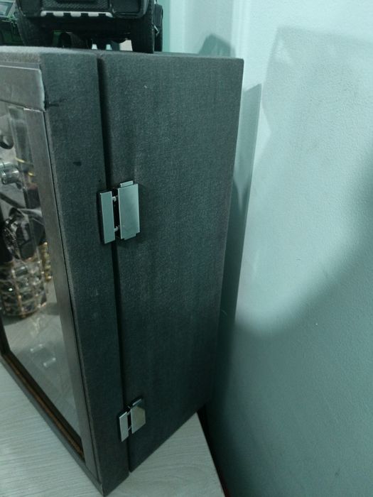 Soatlar mexanizmini yurgʻazish uchun soat karobkasi.