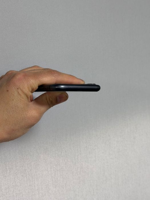 Продам Айфон 11  128 гб