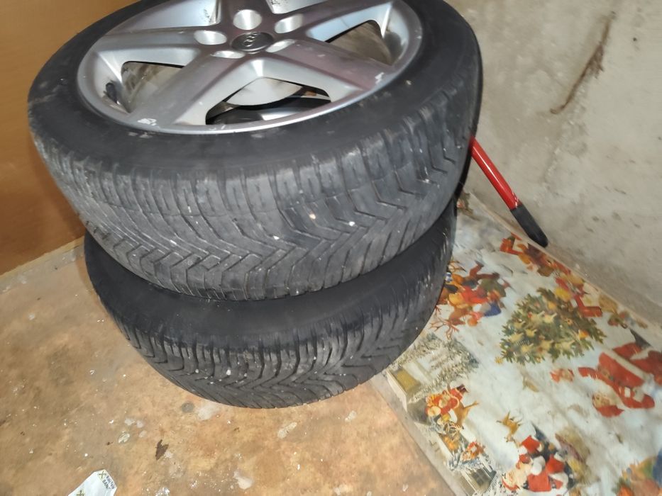 Vând cauciucuri 225/45 R17