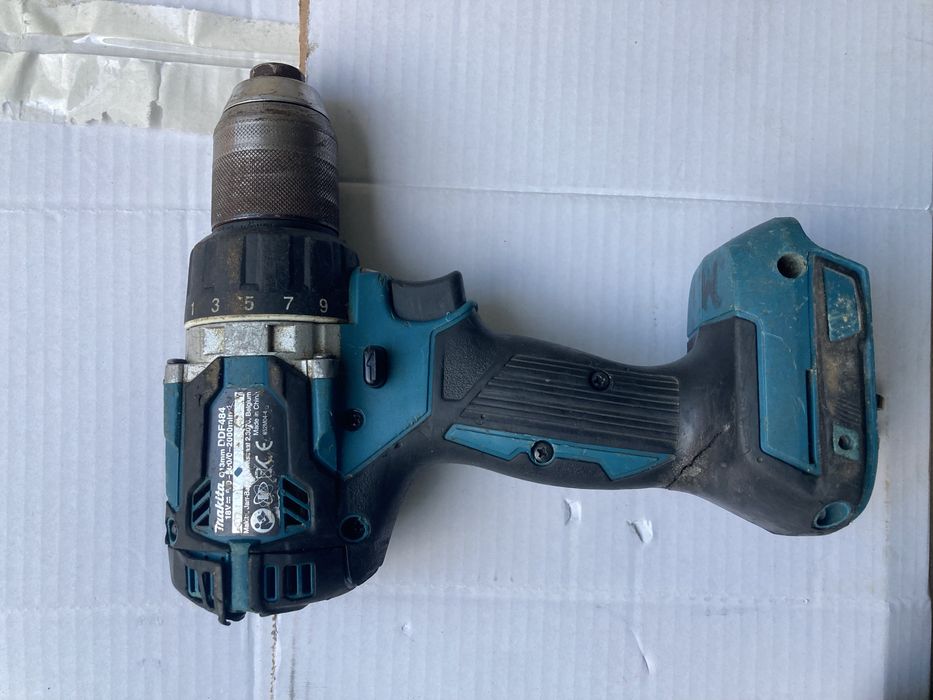 Autofiletanta Makita DDF 484 cu Defect 18v doar  Corp