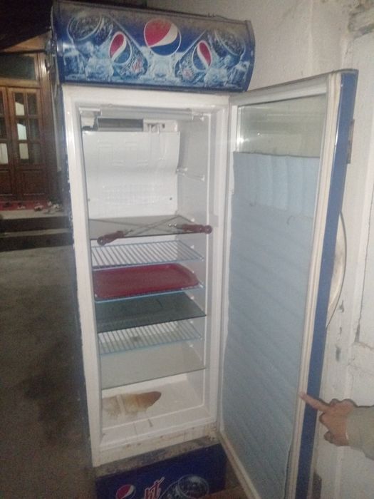 Vitrina haladilnik 4 ta bor 1 ta marazilka bor narhlarini kelishamiza