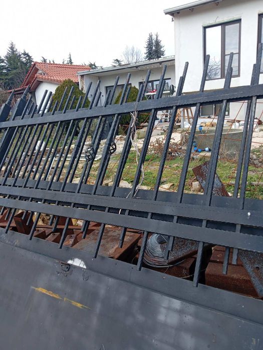 Продавам порта черна